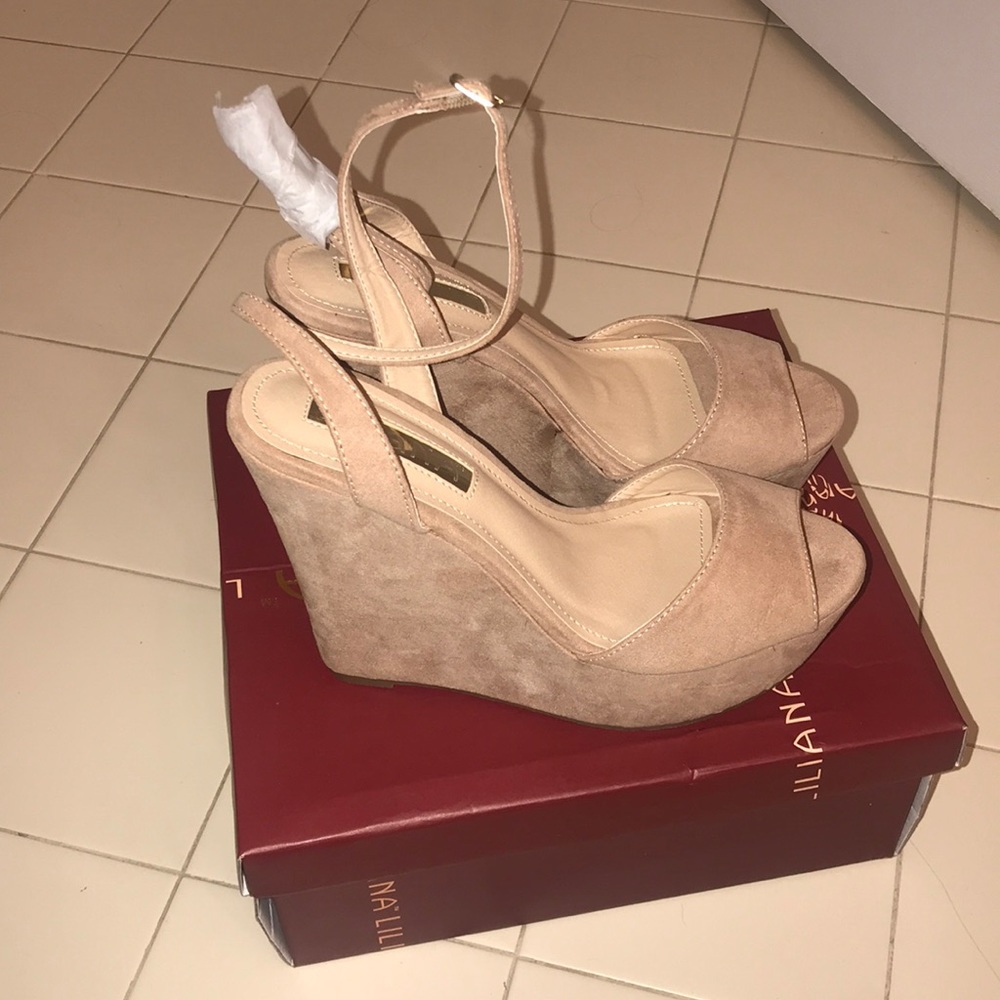 Tan Wedges Size 9 Never Worn